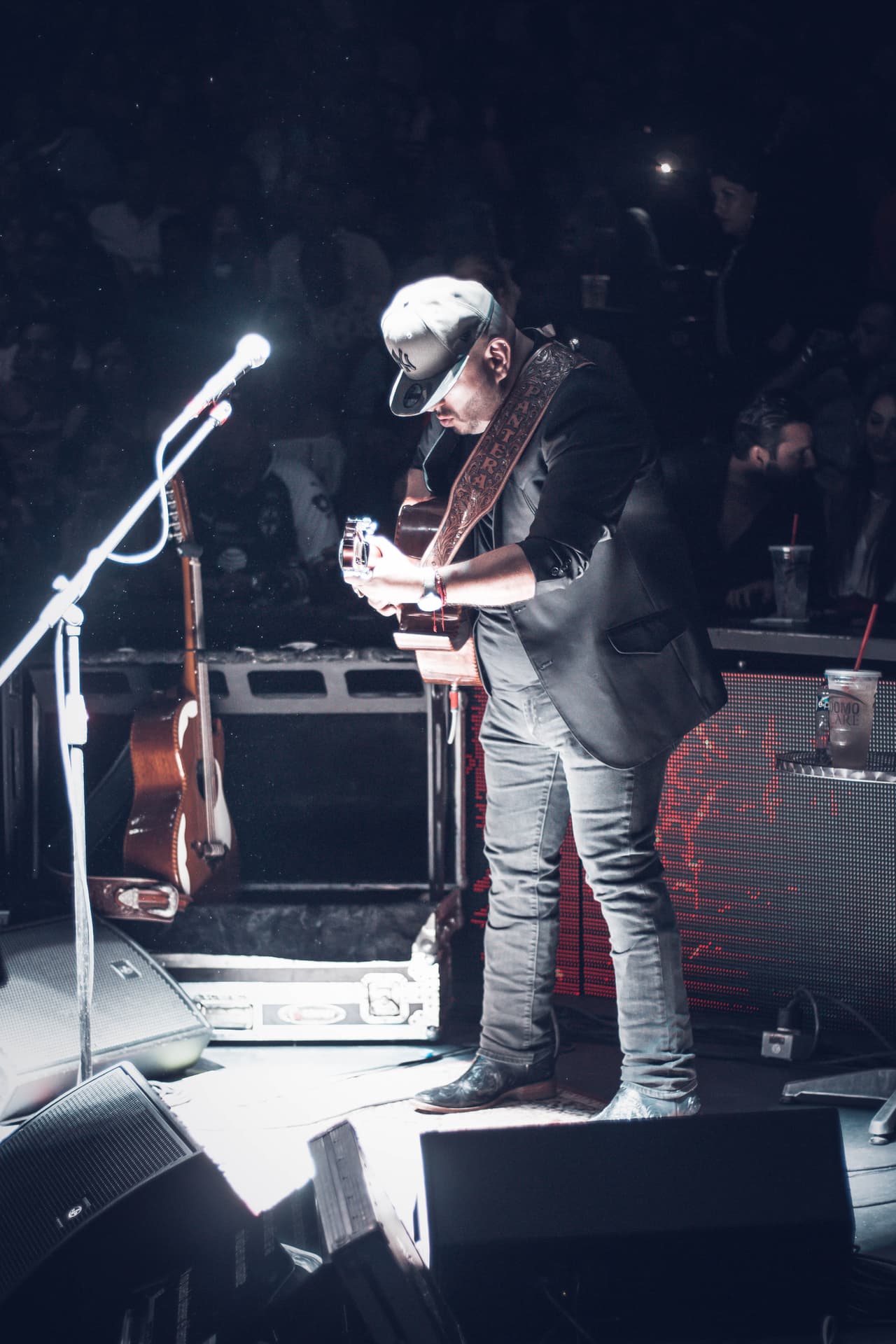 El Domo Care vivió una noche llena de música y baile este sábado 27 de abril con La Firma.