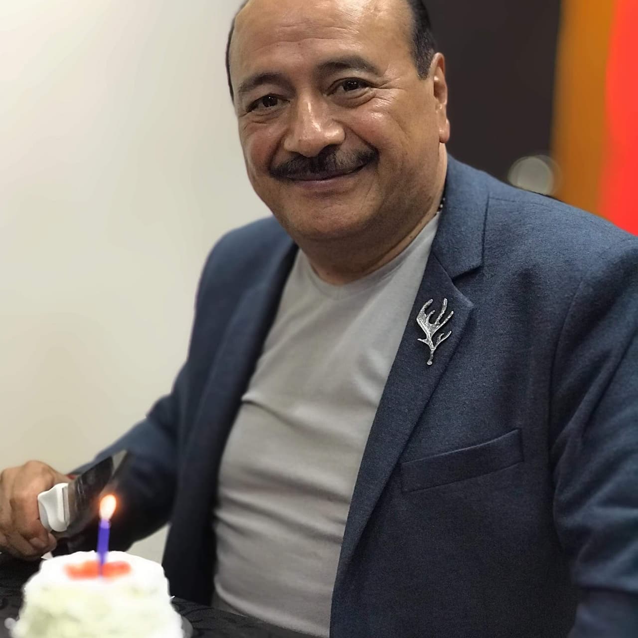 Raymundo Espinosa. La voz de Campeche Show con Ray murió tras padecer complicaciones en su salud, el pasado noviembre. Espinosa marcó una época junto a su grupo Campeche Show dentro de la música romántica tropical gracias a temas como "¿A Dónde Irás?", Llorando, Estoy Llorando" y "Como Agua Bendita", entre otros.