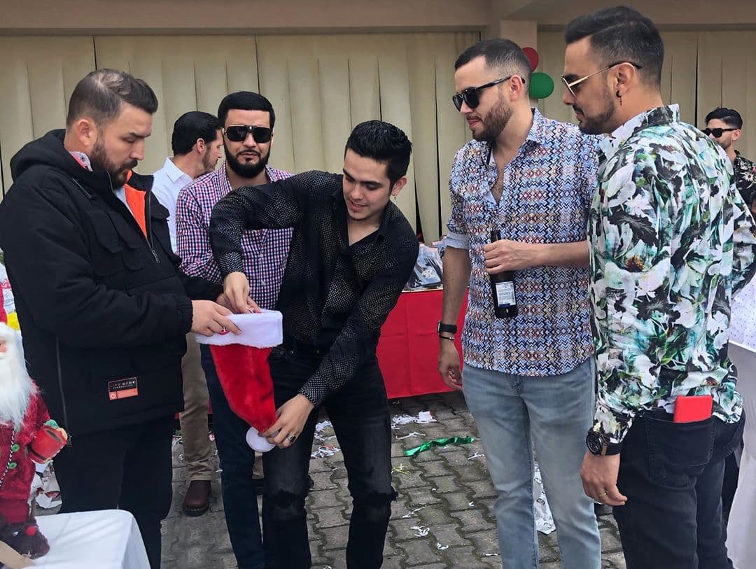 "Amigos les compartimos un poco de lo que vivimos este día en nuestra posada 2019, la pasamos muy bien disfrutando con nuestros compañeros, nos divertimos como niños. Agradecidos siempre con la Señora Chuyita Lizárraga por todas las atenciones que tiene para con nosotros", compartió la banda a sus seguidores en Instagram.