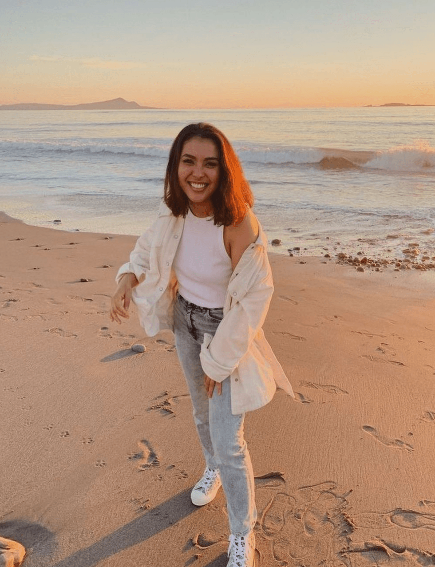 Otra relación que tuvo el cantante, y de la que no se habla tanto pues sucedió cuando estaba en la prepa, fue con una chica llamada Lisa María Macías, recientemente se viralizó un video suyo en el que habla de su relación con Christian. Lisa explicó que comenzaron como amigos y ella lo apoyó durante sus años de estudio, cuando él ya quería dejar la escuela para dedicarse de lleno a la música.