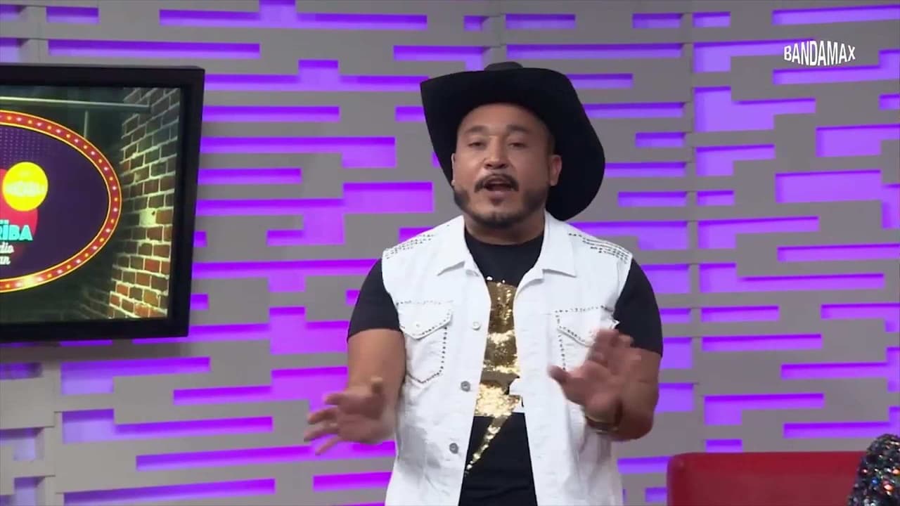 Emiliano muestra cómo se debe de montar un caballo