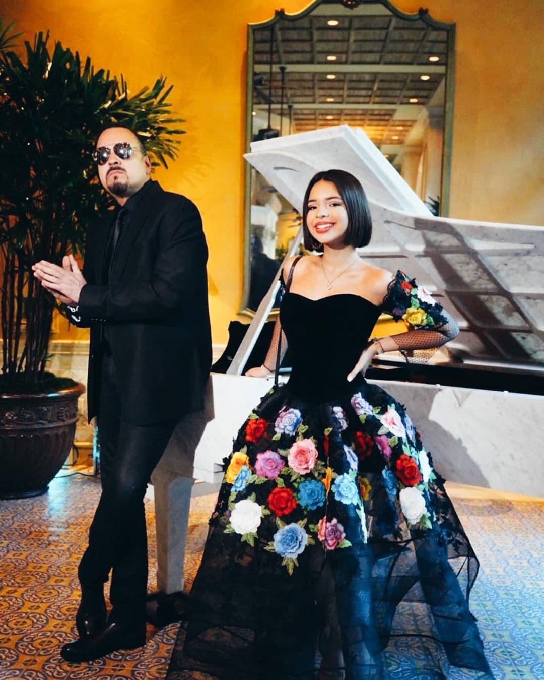 Otra de las canciones que ha interpretado junto a Pepe Aguilar es "Tu Sangre en Mi Cuerpo", cuyo video en YouTube tiene más de 100 millones de reproducciones.