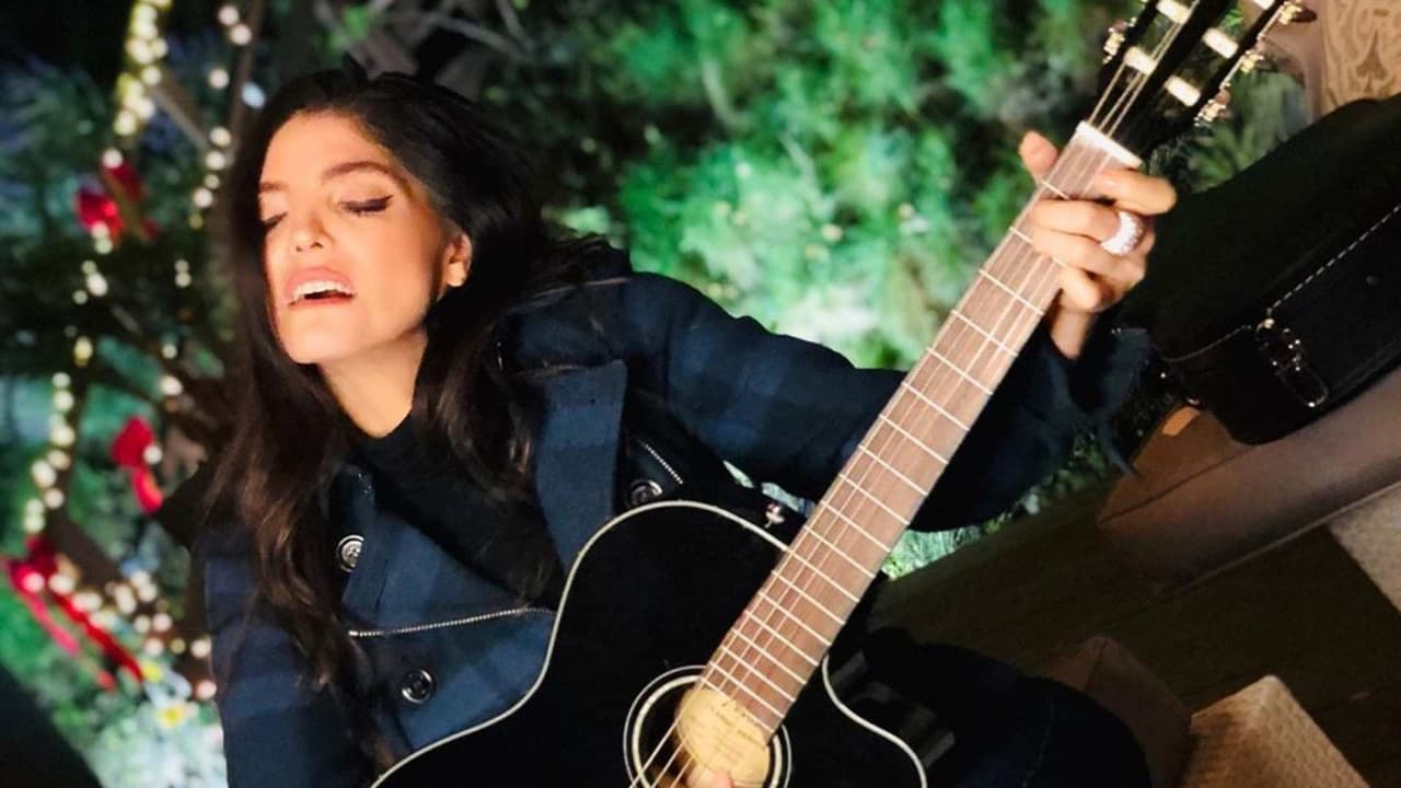Ana Bárbara canta canción a su papá y lo conmueve hasta las lágrimas