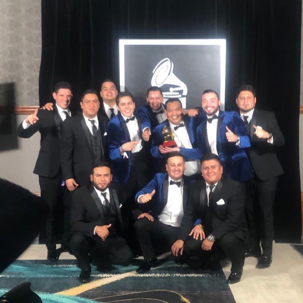 El disco "A Través del Vaso" le otorgó a Banda Los Sebastianes el gramófono dorado en la terna a Mejor Álbum de Música de Banda.