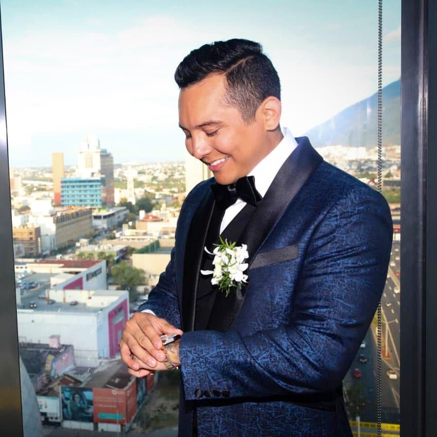 Debido a esa popularidad con el sexo femenino, el líder de La Trakalosa de Monterrey ha vivido varias relaciones amorosas y sólo con tres ha llegado al matrimonio.