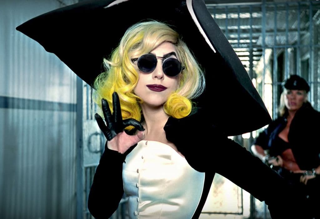 En 2009, Lady Gaga protagonizó el video de "Telephone" junto a Beyoncé.