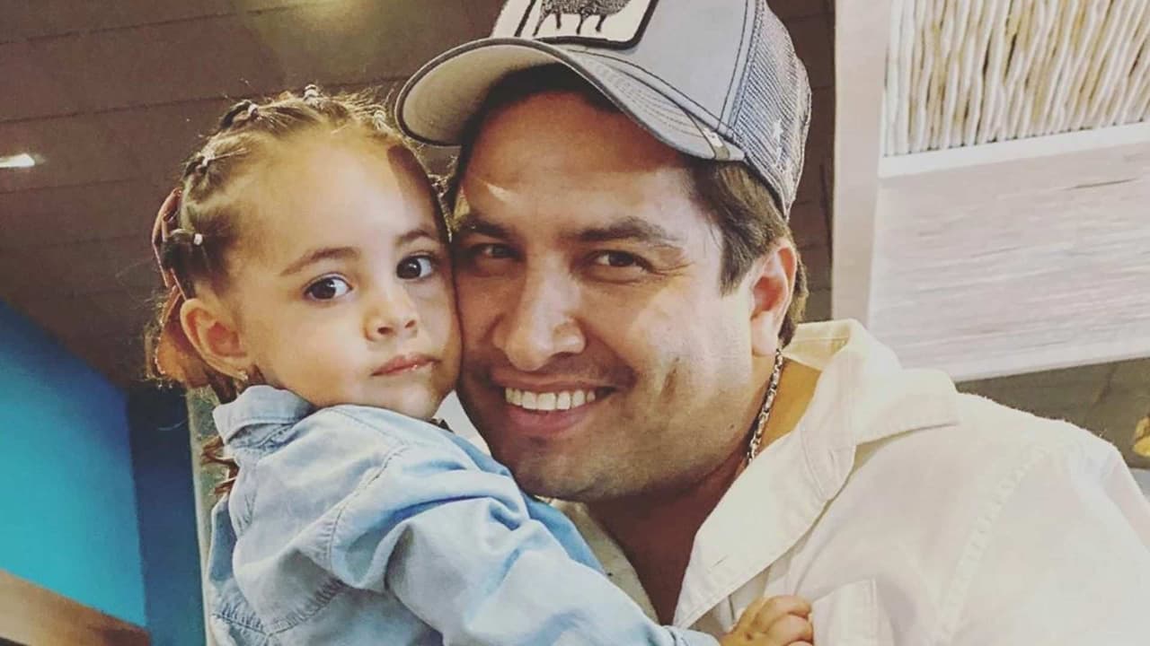 Vestida de Blanca Nieves, hija de Julión Álvarez sorprende a su papá con tierno detalle