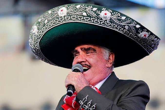 Vicente Fernández tiene mejoría en su respiración espontánea