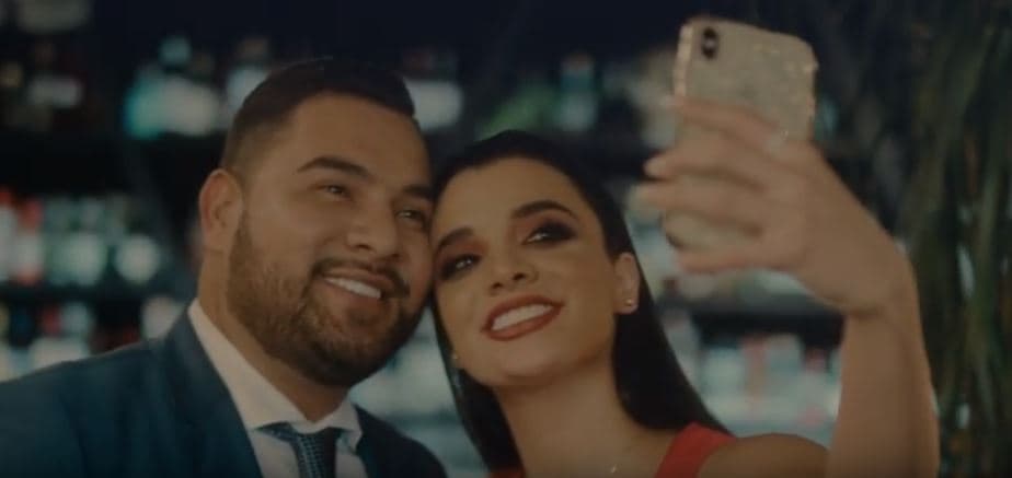 El video de la canción, compuesta por Espinoza Paz, tiene como protagonistas a Alan Ramírez.
