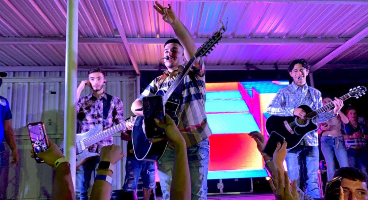 Eslabón Armado se presenta por Estados Unidos con su gira "Vibras de Noche".