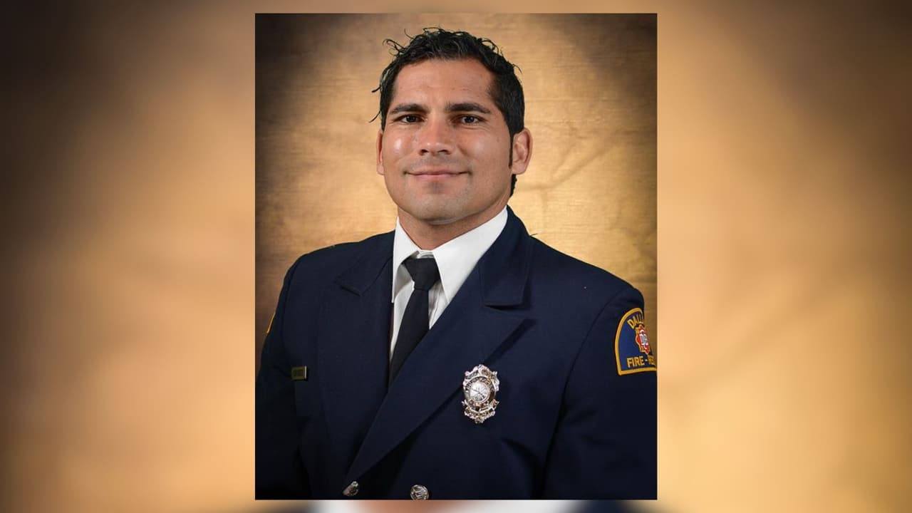 Bombero hispano desaparece en el lago Lavon mientras paseaba en kayak con su perro, en Texas