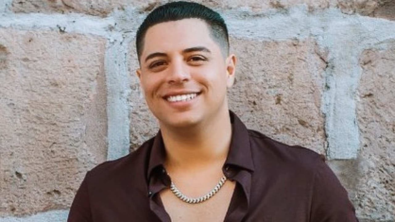 Eduin Caz, de Grupo Firme, se echa un dueto con su fan más pequeña