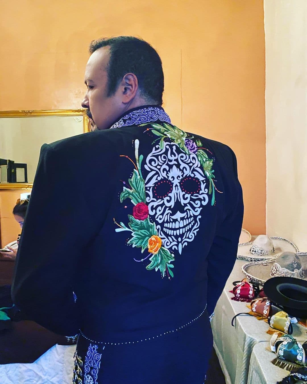 "Es el primero de muchos que haremos de muchos con este formato. Si nos paran en hacer shows en vivo, pues vamos a seguir haciendo arte, música y espectáculo, aunque no sea en vivo", contó Pepe Aguilar en conferencia de prensa virtual.