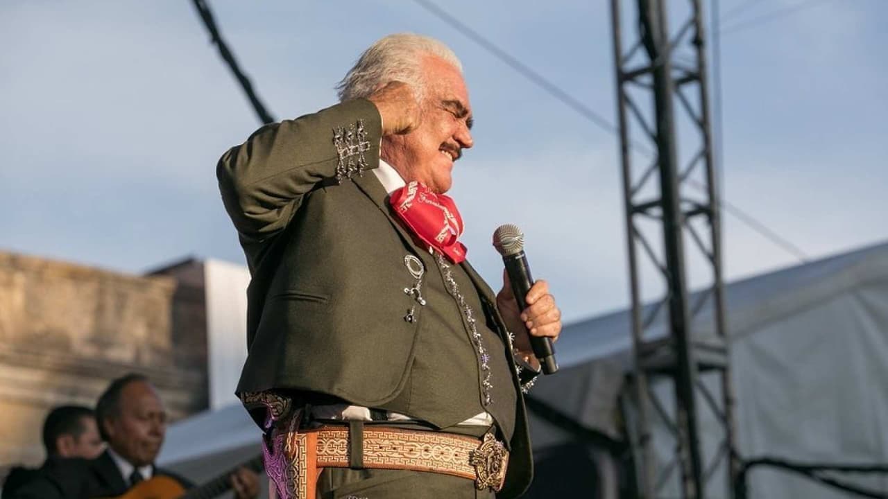 Sin bigote y cantando las mañanitas, Vicente Fernández celebra el Día de las Madres