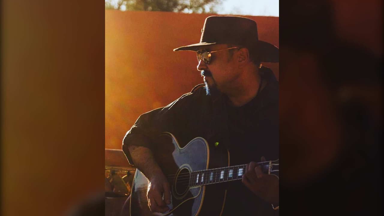 Así se oye Pepe Aguilar cantando 'Just Breathe', de Pearl Jam
