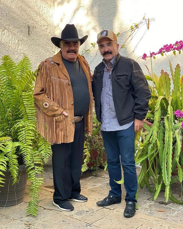Vicente Fernández Jr. niega aplicación de vacuna contra Covid-19 en su familia