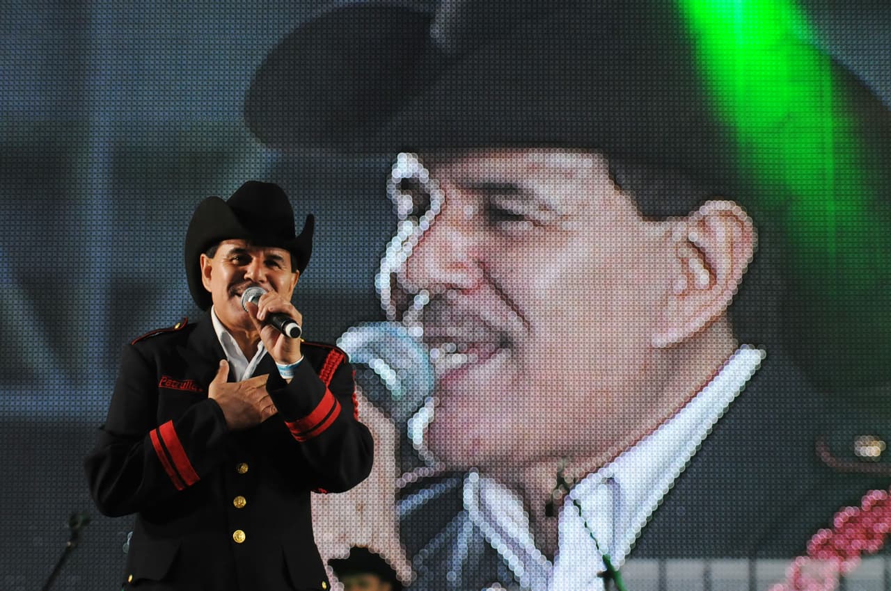 José Ángel Medina. Luego de permanecer varias semanas luchando contra las complicaciones derivadas por el Covid-19, el vocalista y líder de Patrulla 81 falleció a los 51 años.