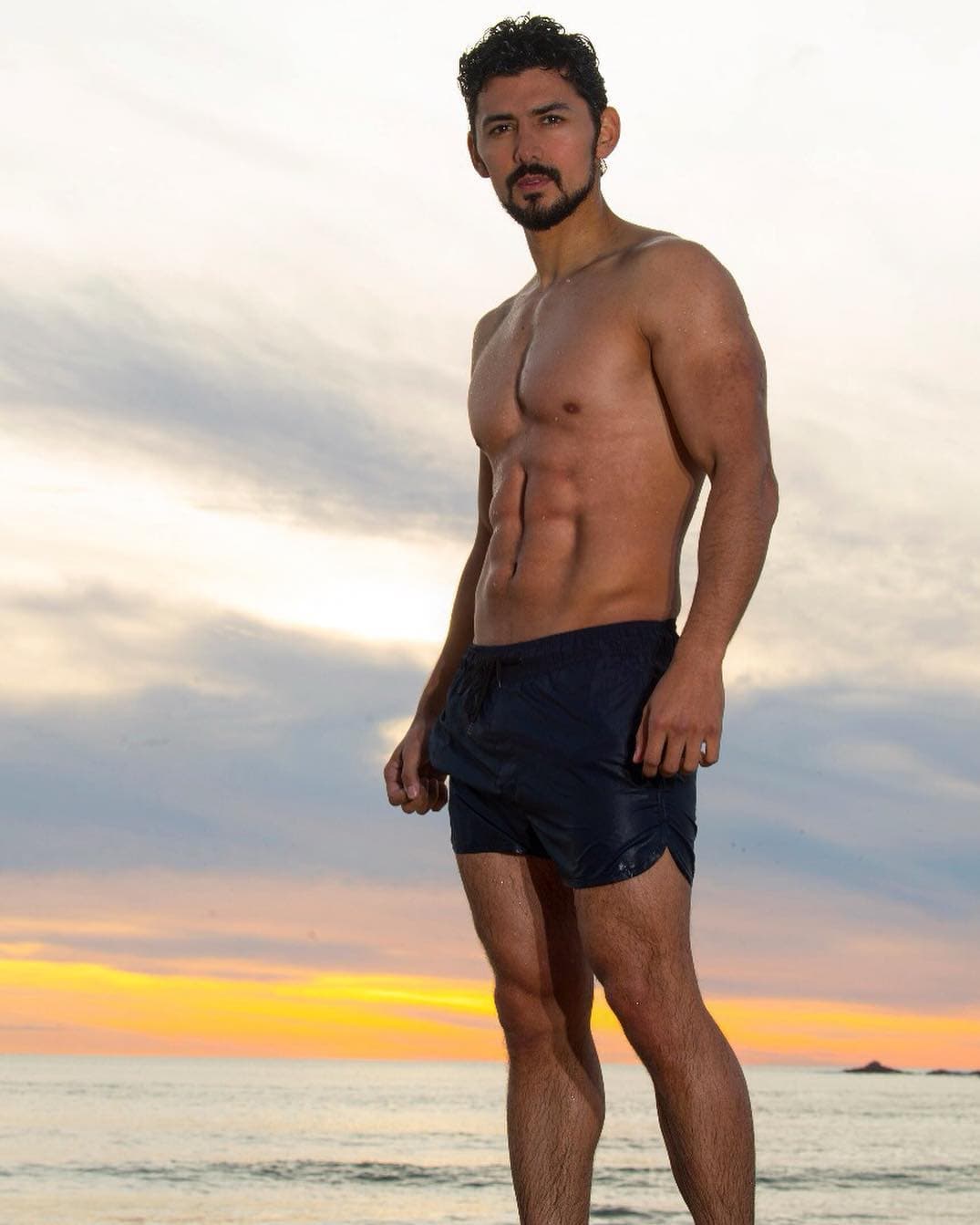 El actor y cantante Miguel Martínez demuestra que talento y sensualidad no están peleados. Da un repaso por algunas de sus imágenes más sexys.