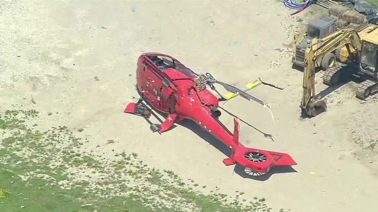 El momento en que un helicóptero con varios pasajeros pierde el control durante un aterrizaje