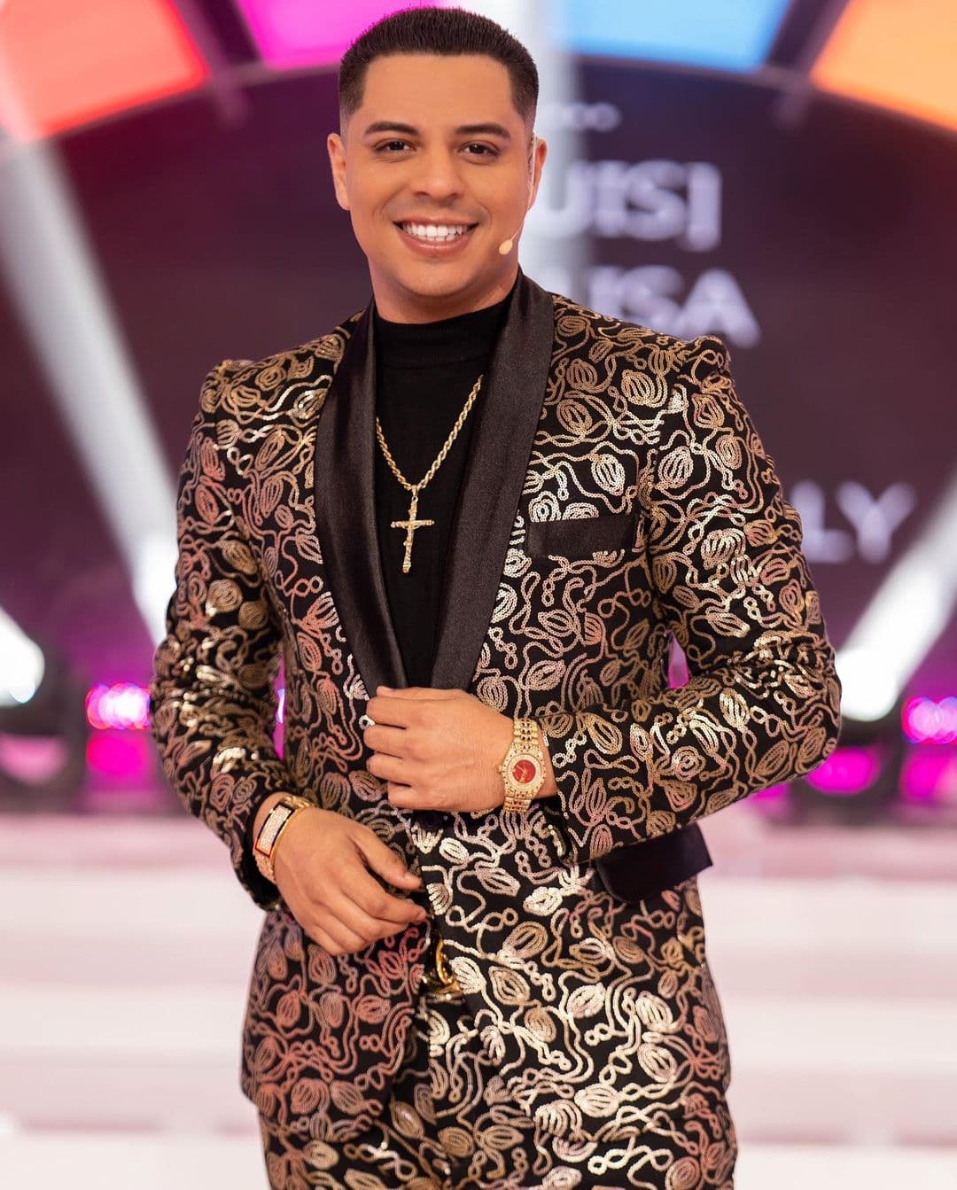 Eduin Caz presumió que Grupo Firme tiene más que listo su disco de temas originales.