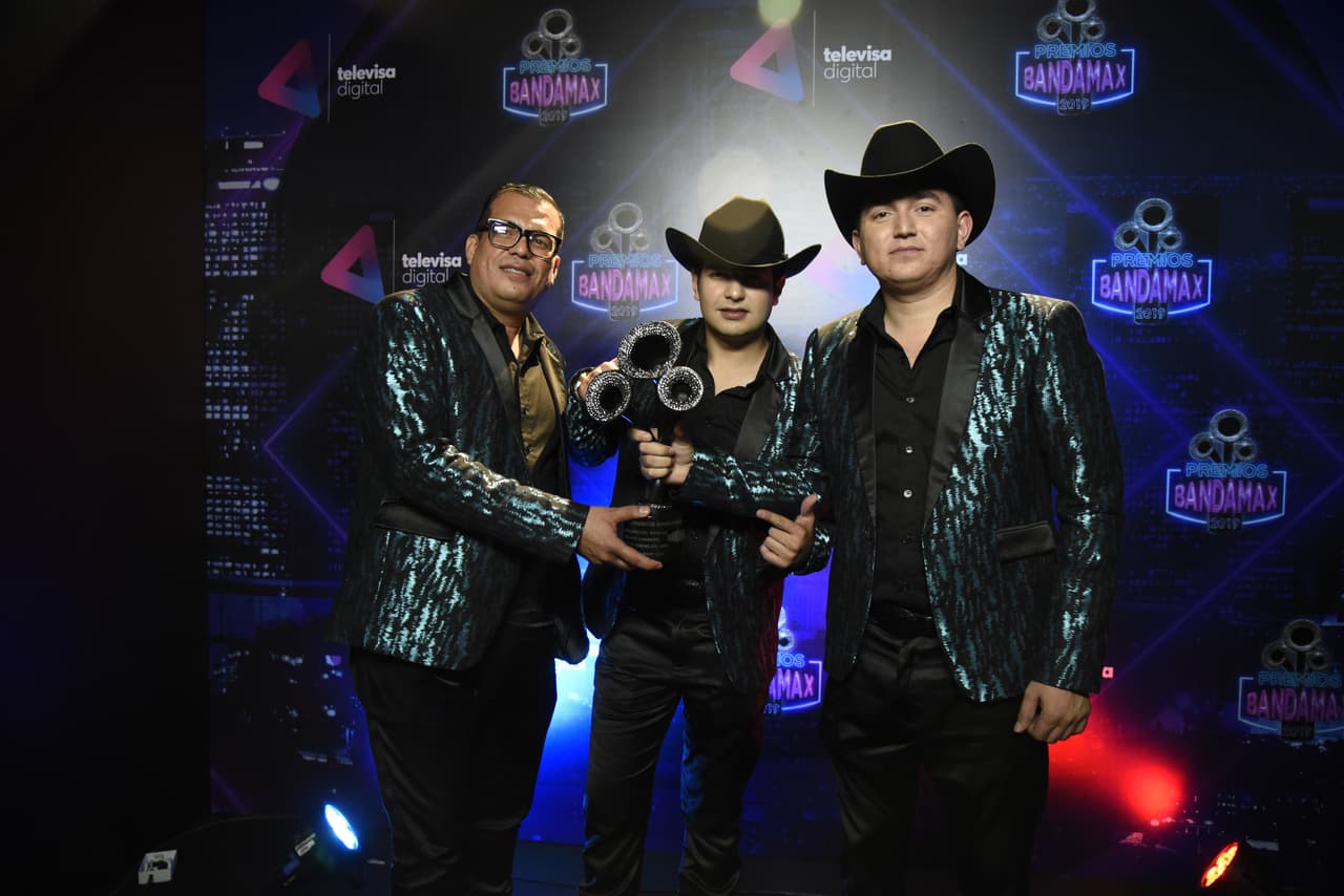 Los Plebes del Rancho de Ariel Camacho se convirtieron en el Grupo Sierreño del Año. En su Instagram compartieron "¡Fue una noche espectacular! gracias a ustedes por este premio."