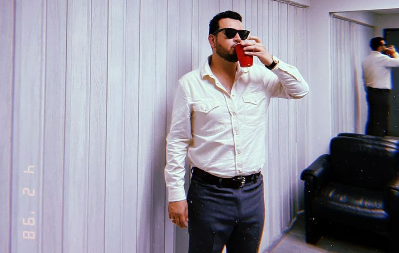 Edén Muñoz no fue a Premio Lo Nuestro, pero ganó y así celebró con su esposa