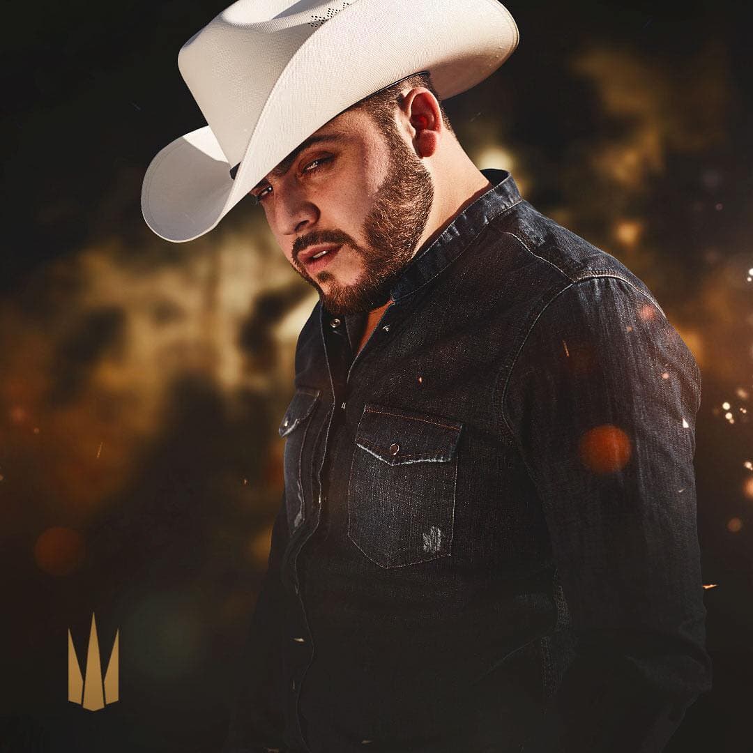 Gerardo Ortiz. El cantante sumó 3 nominaciones en Canción del Año por "Egoísta", Disco del Año por "Comeré Callado Vol. 2" y Solista Masculino del Año.