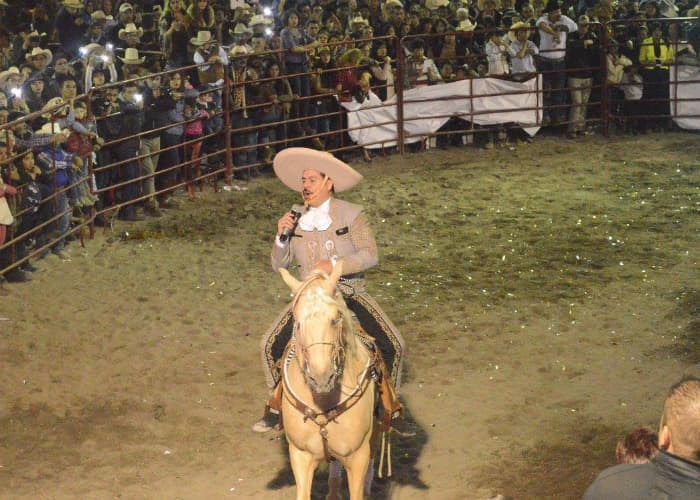 Ezequiel Peña tiene listas las 'joyas' de Joan Sebastian