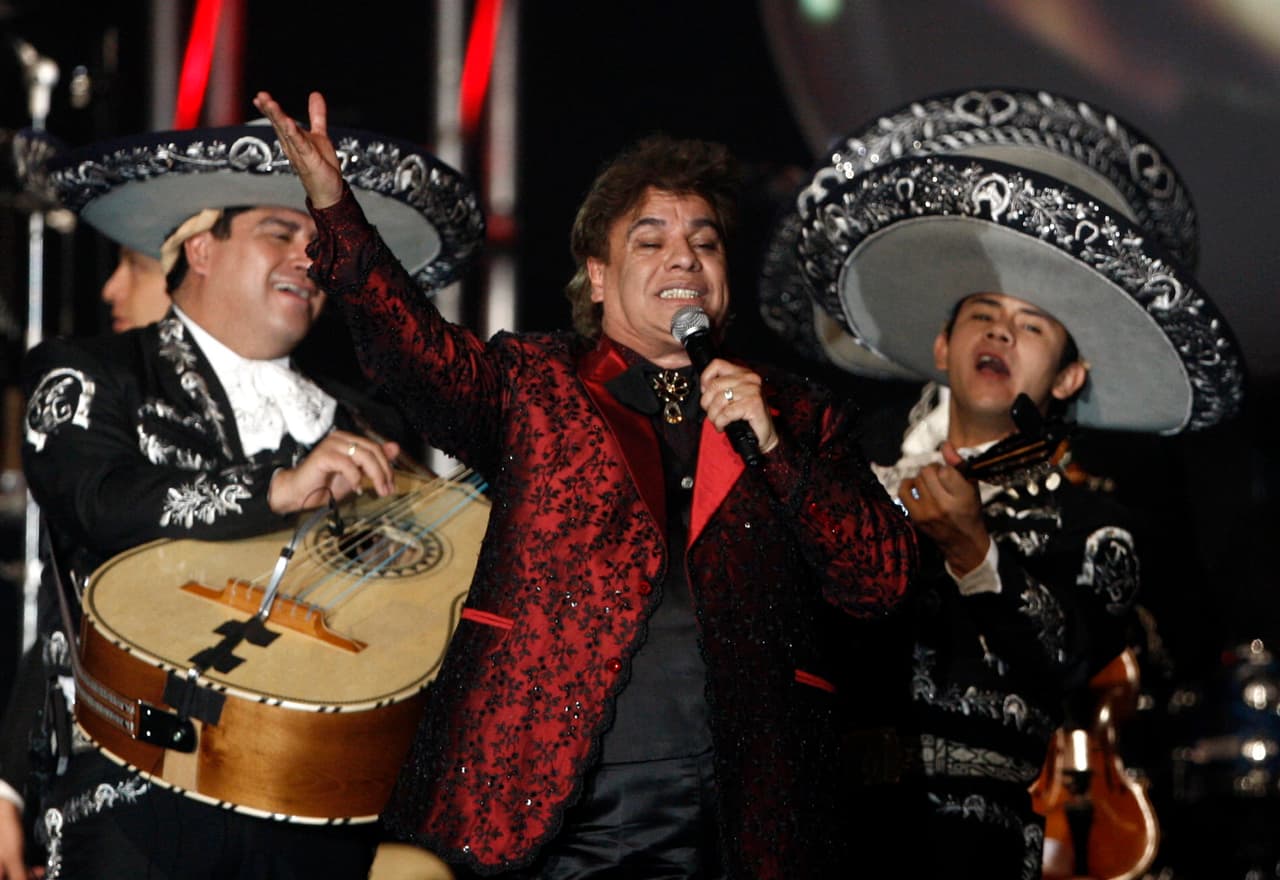 El “Paseo Juan Gabriel” costará aproximadamente 7 millones de pesos, de los cuales el Municipio aportará 3.5 millones y el resto se cubrirá de los empresarios y del impuesto hotelero.