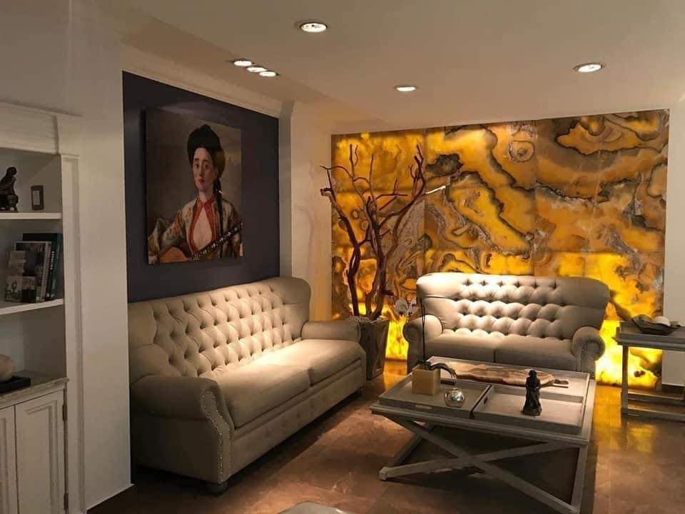 Además, el hotel boutique cuenta con bar, restaurante, alberca en forma de guitarra, gimnasio y spa