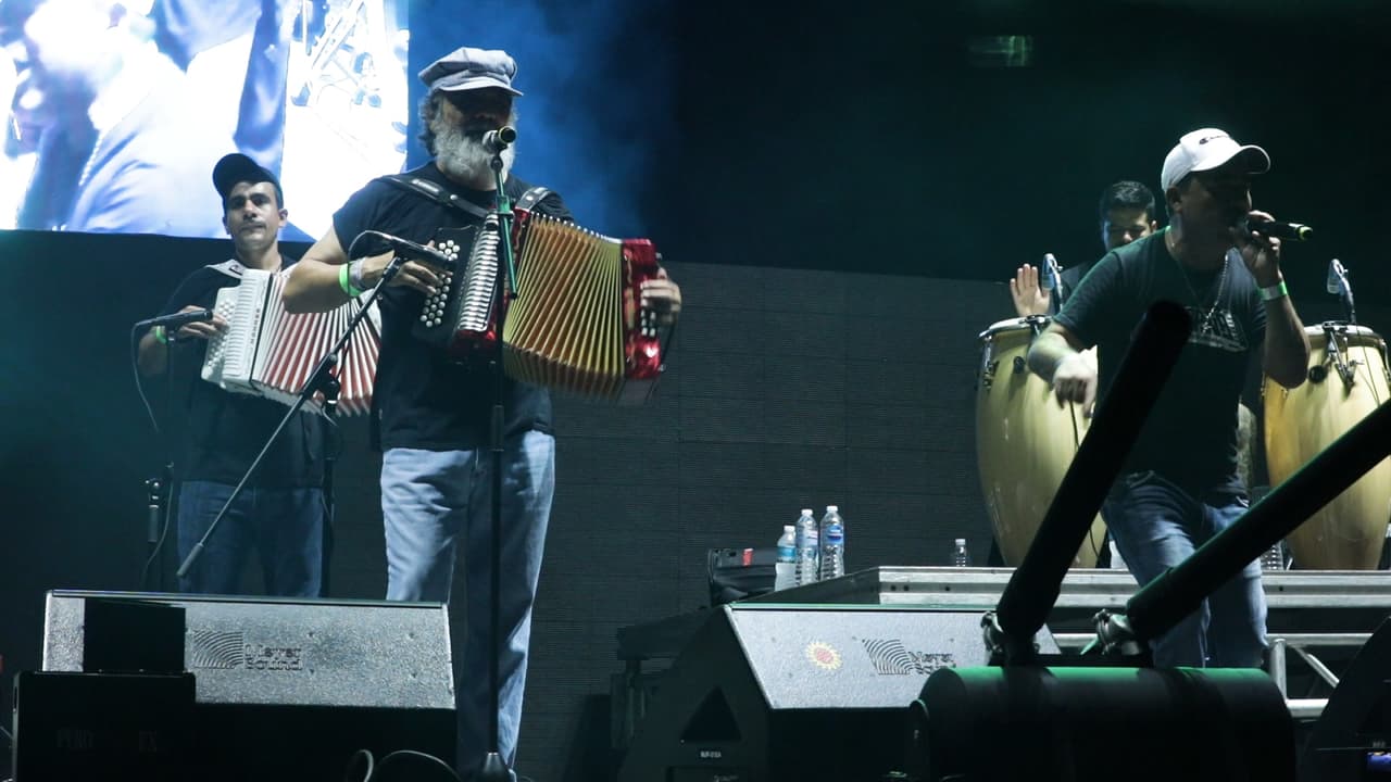 “La raza que me topaba me decía ‘¿Qué hiciste?’, hasta uno de mis hermano me dijo ‘Pues el Celso se acabó este disco (Mundo Colombia, 2002) esta muy gacho ya no eres tu, te cambiaron bien gacho’ y yo le respondí ‘Se llama renovarse ¿qué prefieres renovarte o morir?’ Ahí se rompió la onda que yo traía, y perate güey un Premio Nobel bailando con la crema y nata ¿qué les parece?”, dijo en entrevista exclusiva para el periódico Reforma.