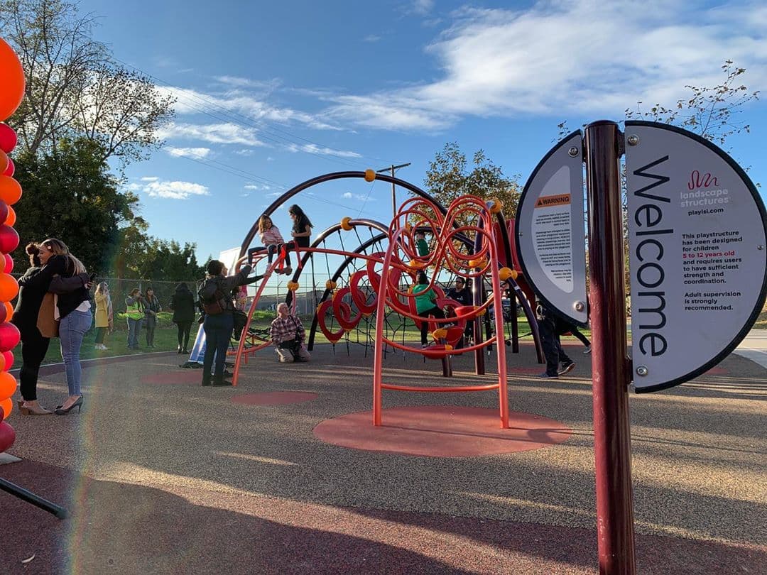 El lugar cuenta con juegos diseñados para niños de entre 5 y 12 años.