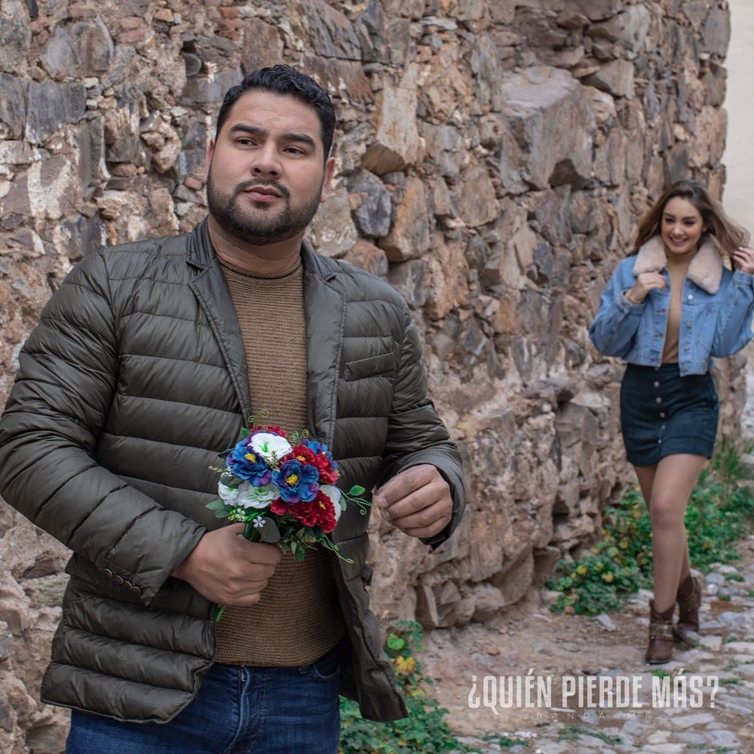 La trama de "Altamente Probable" es protagonizada por Alan Ramírez y Walo Silvas, cantantes de Banda MS.