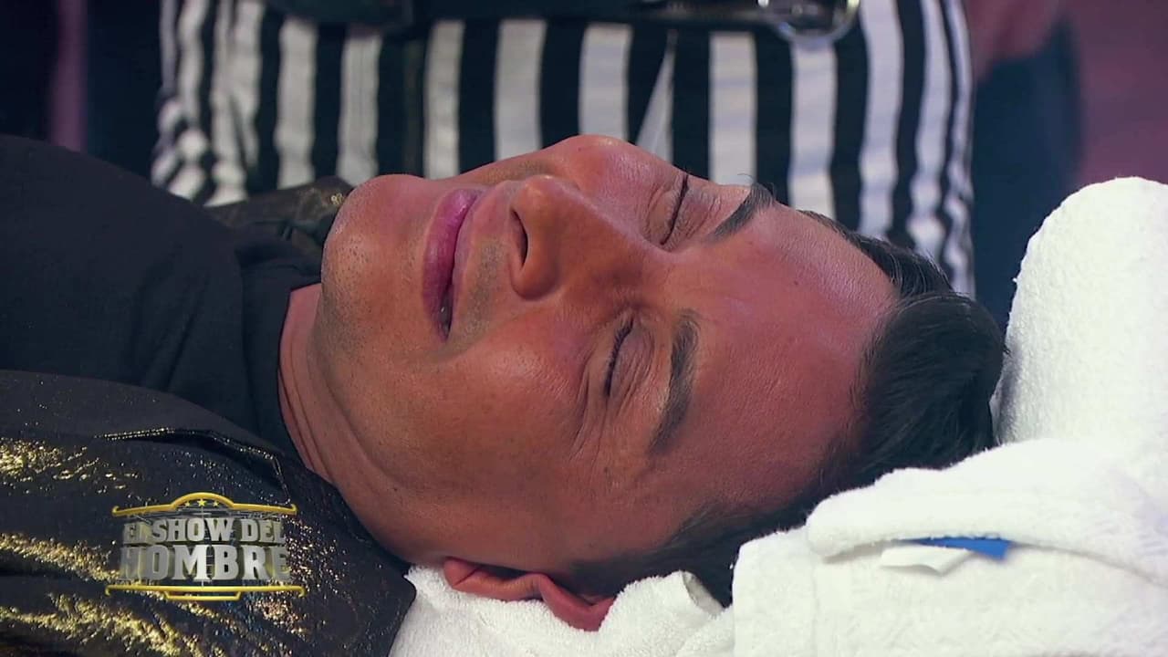 A punto del desmayo, El JJ se perforó el ombligo y retó a 'El Norteño' a ponerse un piercing