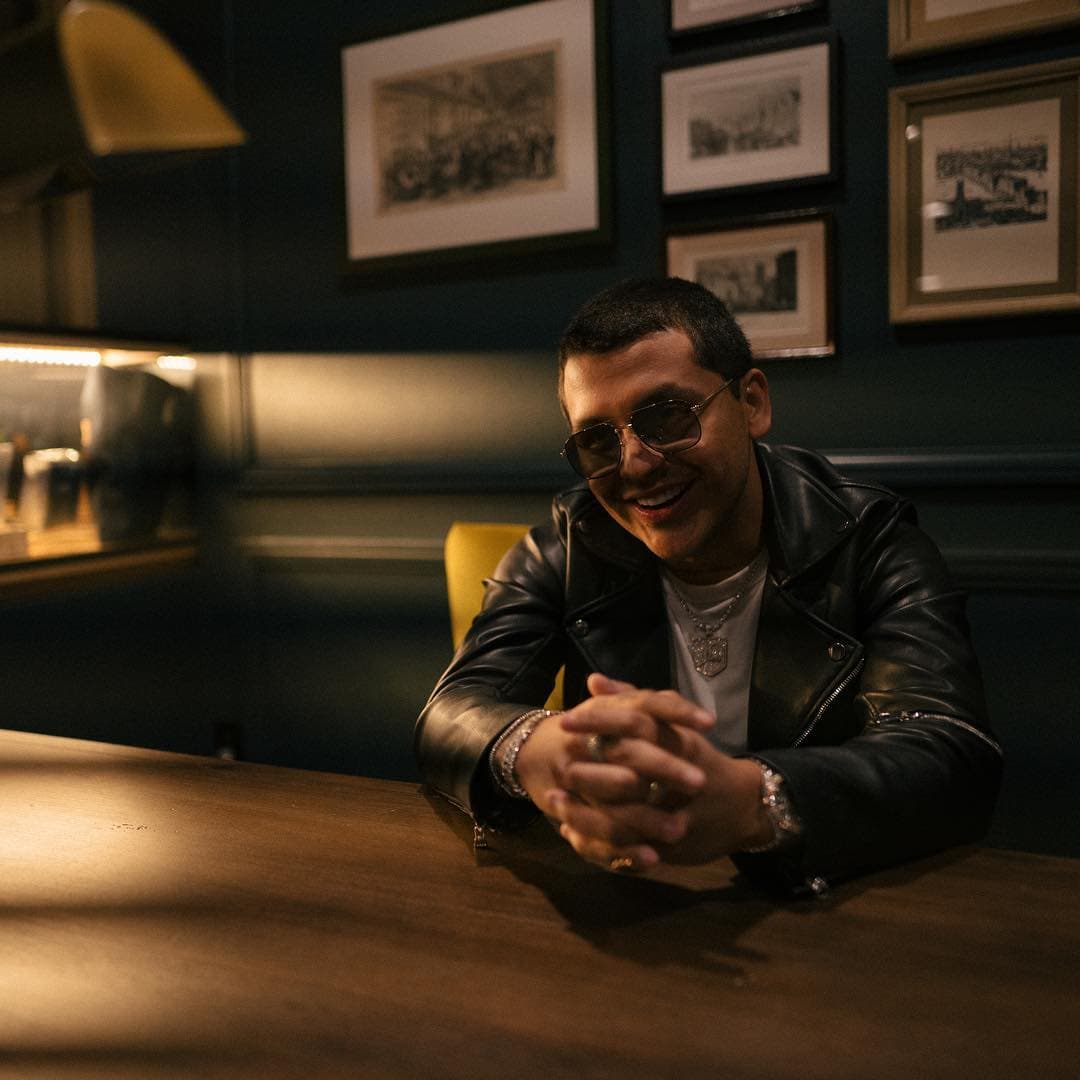 El cantautor ganador del Grammy Latino ha logrado llenos totales en ciuades como Portland y Sacramento.