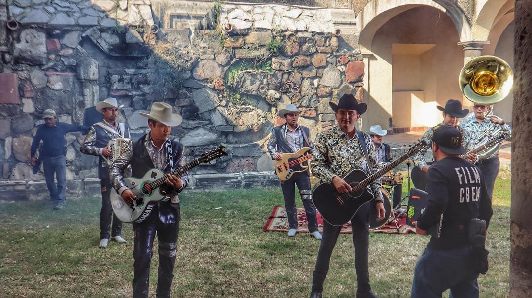 El video de "La Careada", que tocan en mancuerna con Los Plebes del Rancho de Ariel Camacho, es todo un éxito para Los Elementos.
