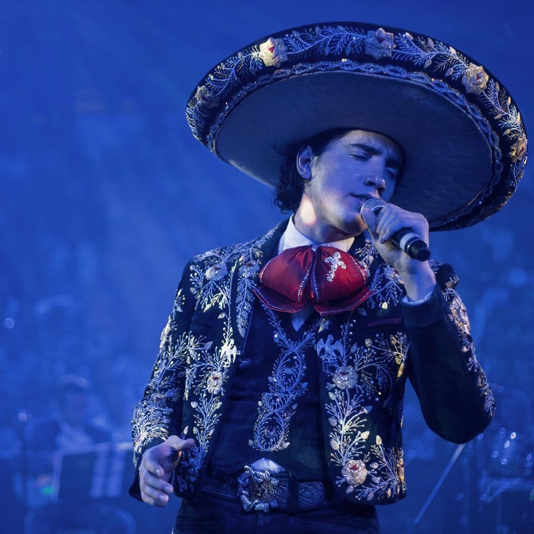 Alex Fernández y su álbum debut "Sigue la Dinastía" compite en esta terna.