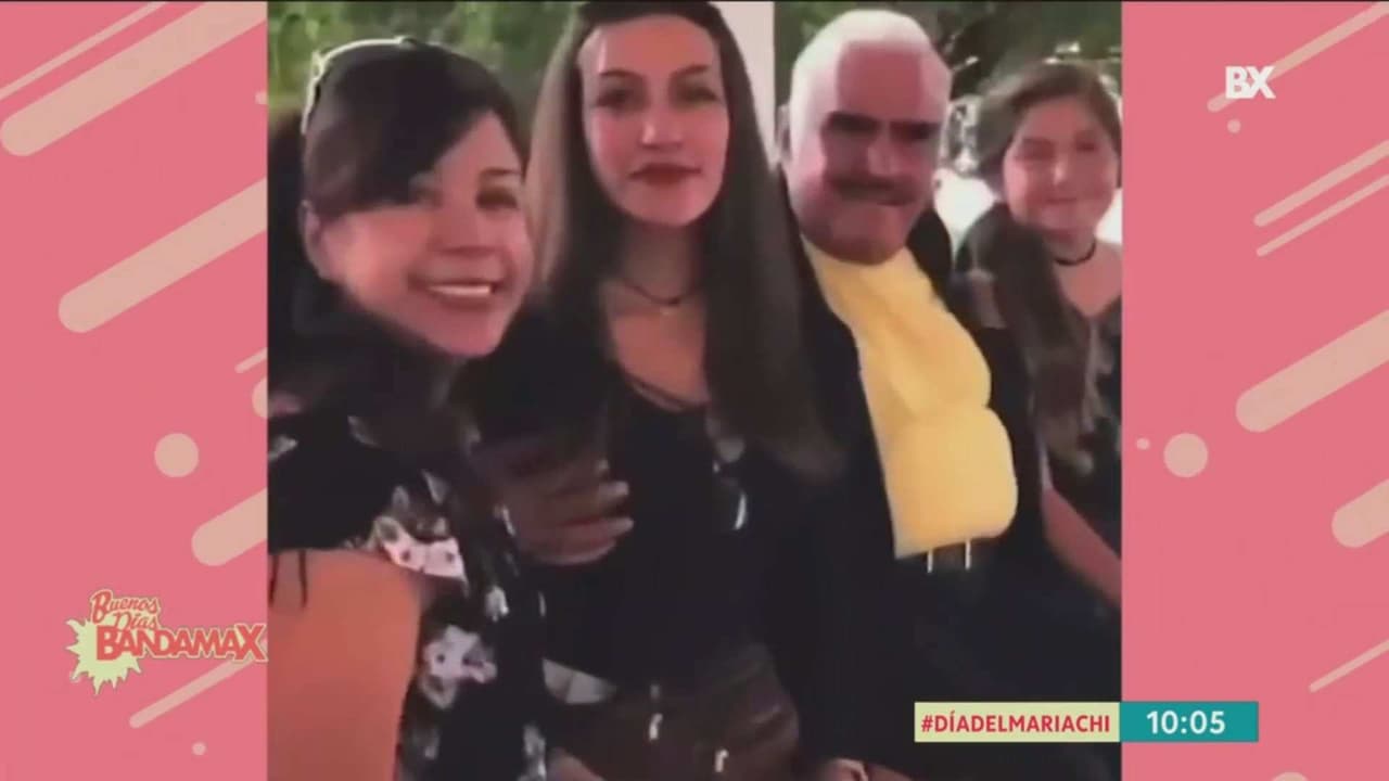 Buenos Días Bandamax: Exhiben a Vicente Fernández por tocarle el pecho a una joven
