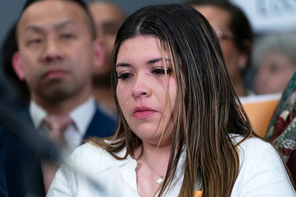 Jueza suspende su orden de que el gobierno detalle sus esfuerzos para regresar a Kilmar Ábrego García 