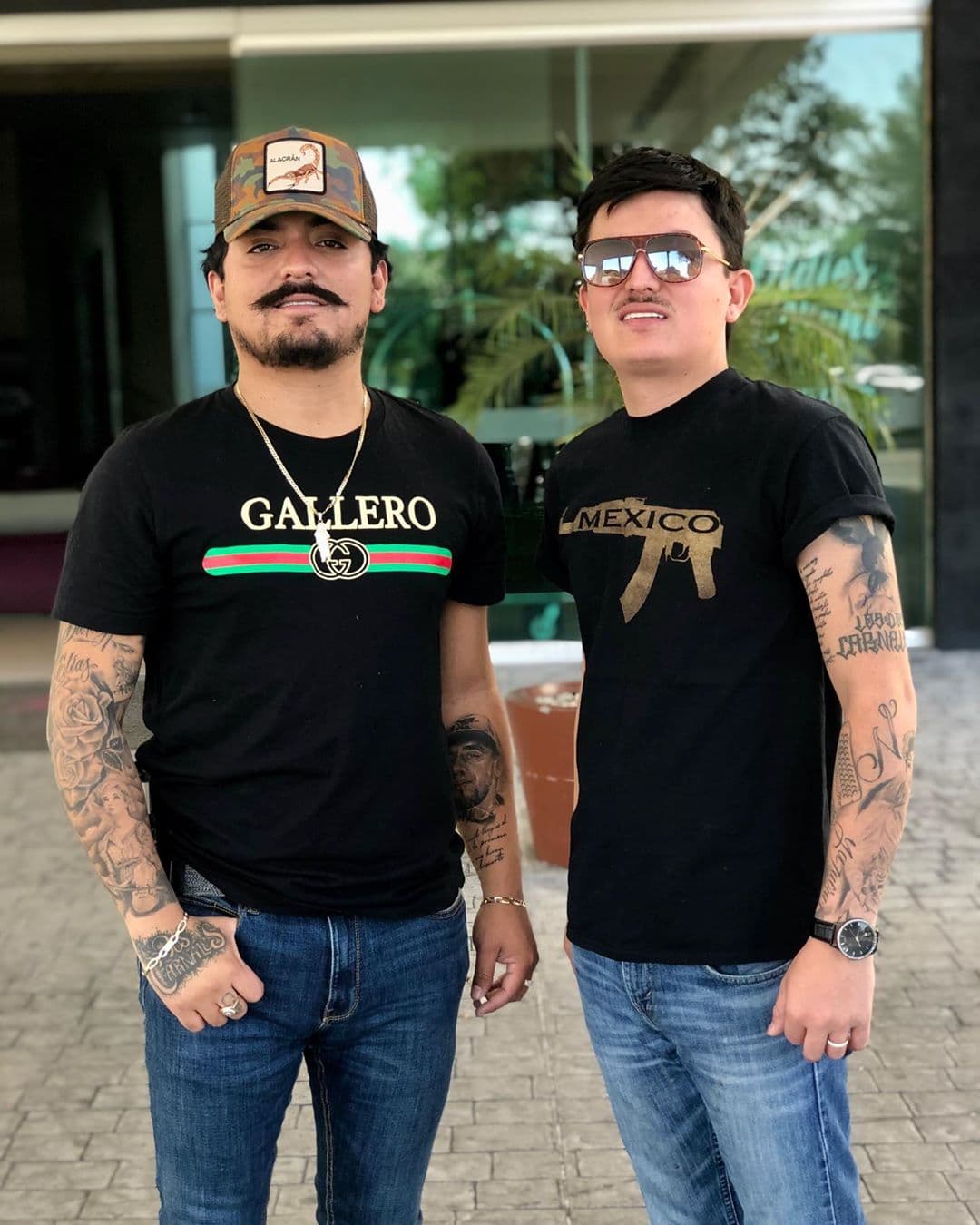 "Vida Ventajosa" es el nombre del primer sencillo que se convirtió en éxito. Su video oficial suma más de 13 millones de reproducciones.