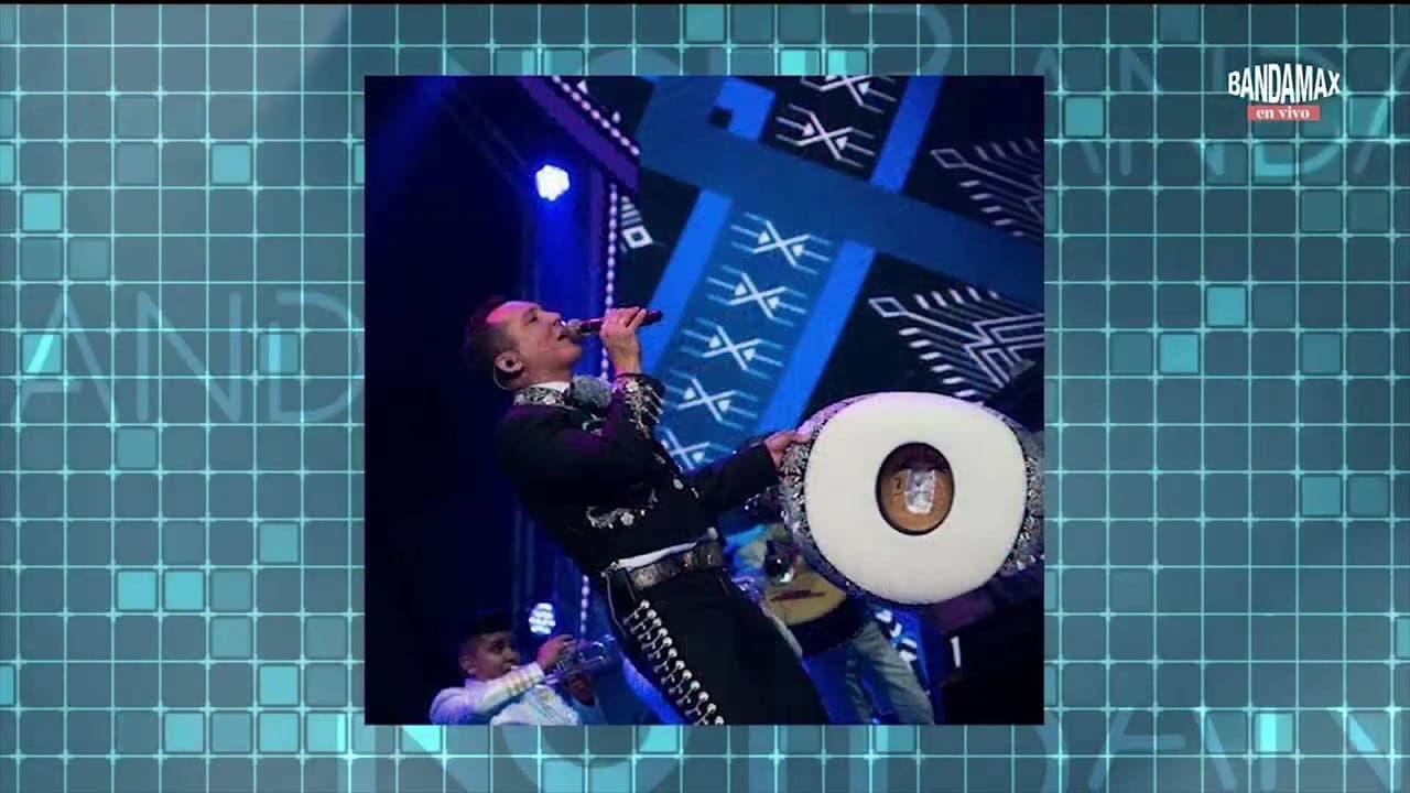 Edwin Luna y La Trakalosa de Monterrey arrancaron los festejos por sus 10 años