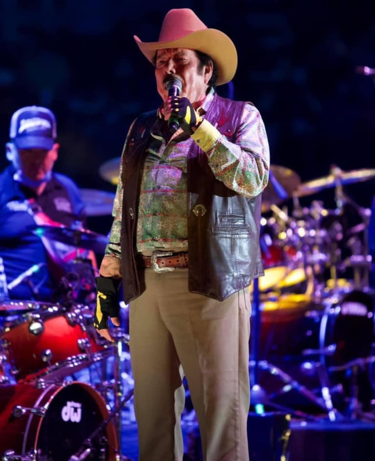 ¿Sabes cuánto cobra Lalo Mora por concierto?