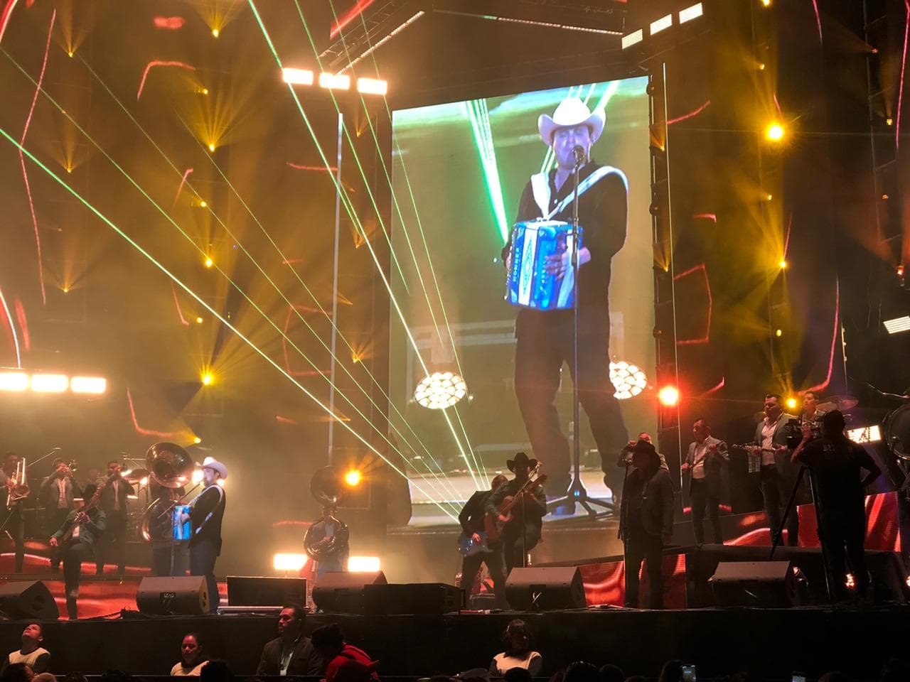 El "Tiene Memoria la Piel Tour", de Alfredo Olivas, se presentó con éxito en la Arena Ciudad de México.