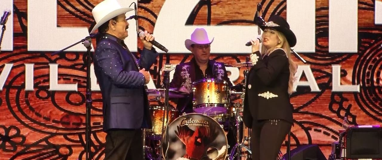 Alicia Villarreal fue la invitada de lujo en el último concierto de Cardenales de Nuevo León y Don Chayo.