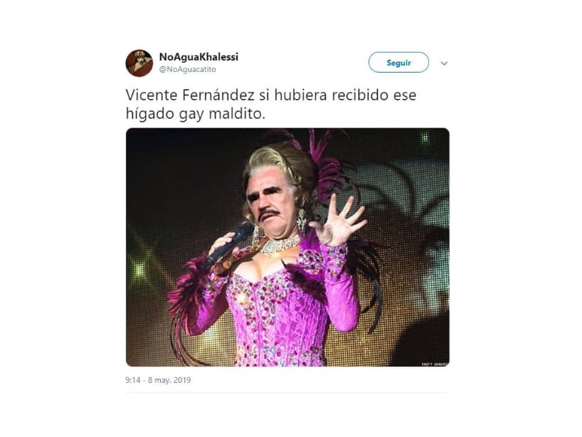 Después de las polémicas declaraciones por parte del cantante mexicano, sobre su transplante de hígado, los usuarios de redes sociales no perdonaron a Vicente Fernández. El artista mexicano fue acusado por homofóbico por varias personas en redes sociales y aprovecharon para recordarle episodios vividos por su hijo, Alejandro Fernández.Es por eso que aquí te dejamos los mejores memes.