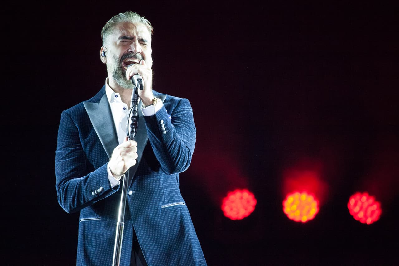 Alejandro Fernández inauguró 'Se Agradece' con tributo a Joan Sebastian