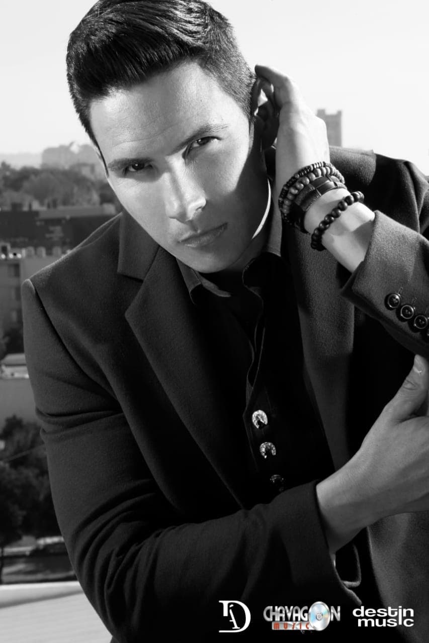 David Ávila filmó recientemente en Colombia el video del tema "Tu Veneno".