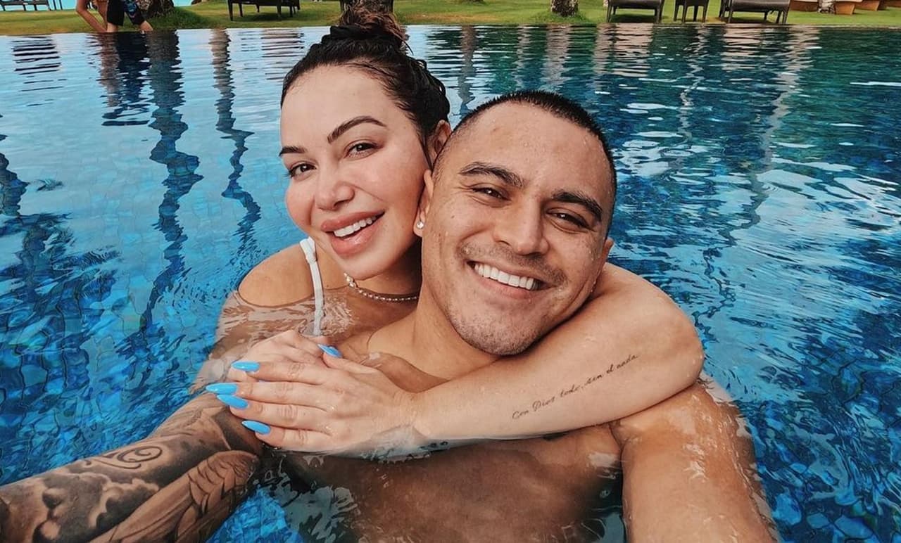 Chiquis vacaciona en Filipinas con su novio Emilio Sánchez