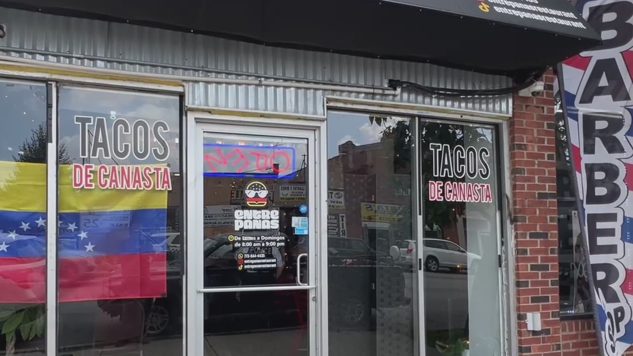 Restaurante hispano es vandalizado con mensajes de odio en Chicago: todo quedó captado en cámara