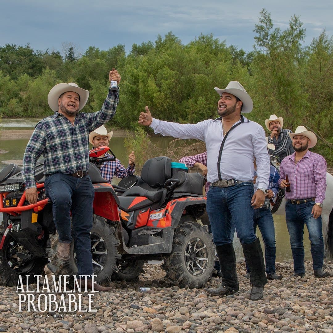... Y su otro compañero visual, "Altamente Probable", cuenta con casi dos millones de reproducciones. Ambos trabajos son la punta de lanza del que será el nuevo disco de la banda.